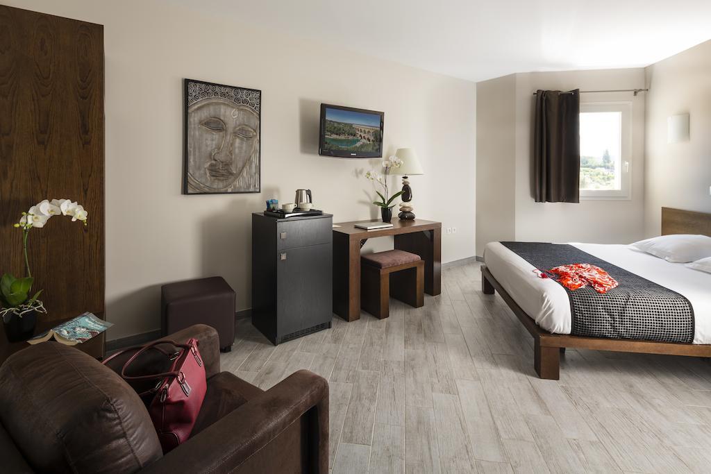 Hotel Le Ya'Tis Saint-Laurent-des-Arbres Zewnętrze zdjęcie
