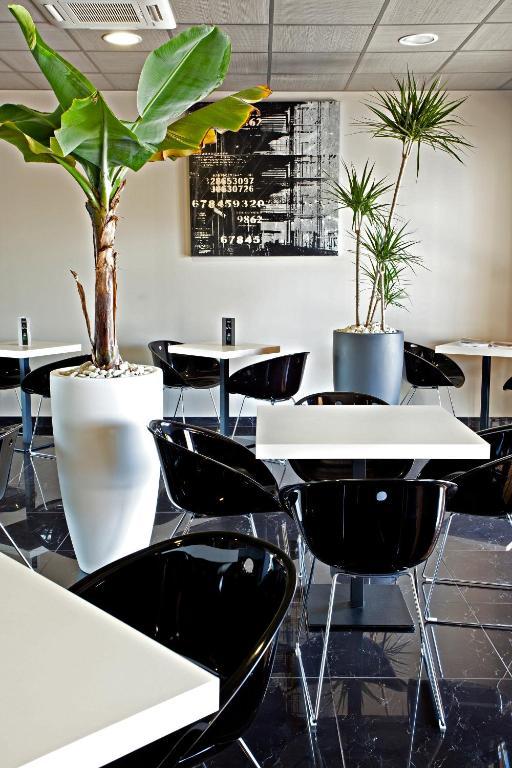 Hotel Le Ya'Tis Saint-Laurent-des-Arbres Zewnętrze zdjęcie
