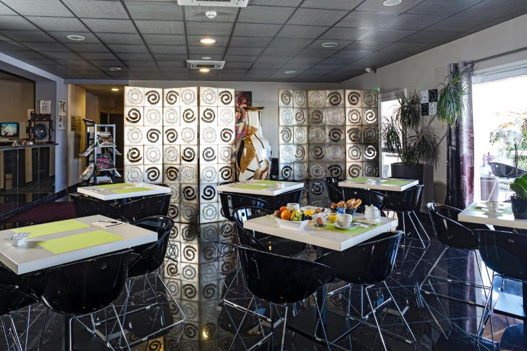 Hotel Le Ya'Tis Saint-Laurent-des-Arbres Zewnętrze zdjęcie