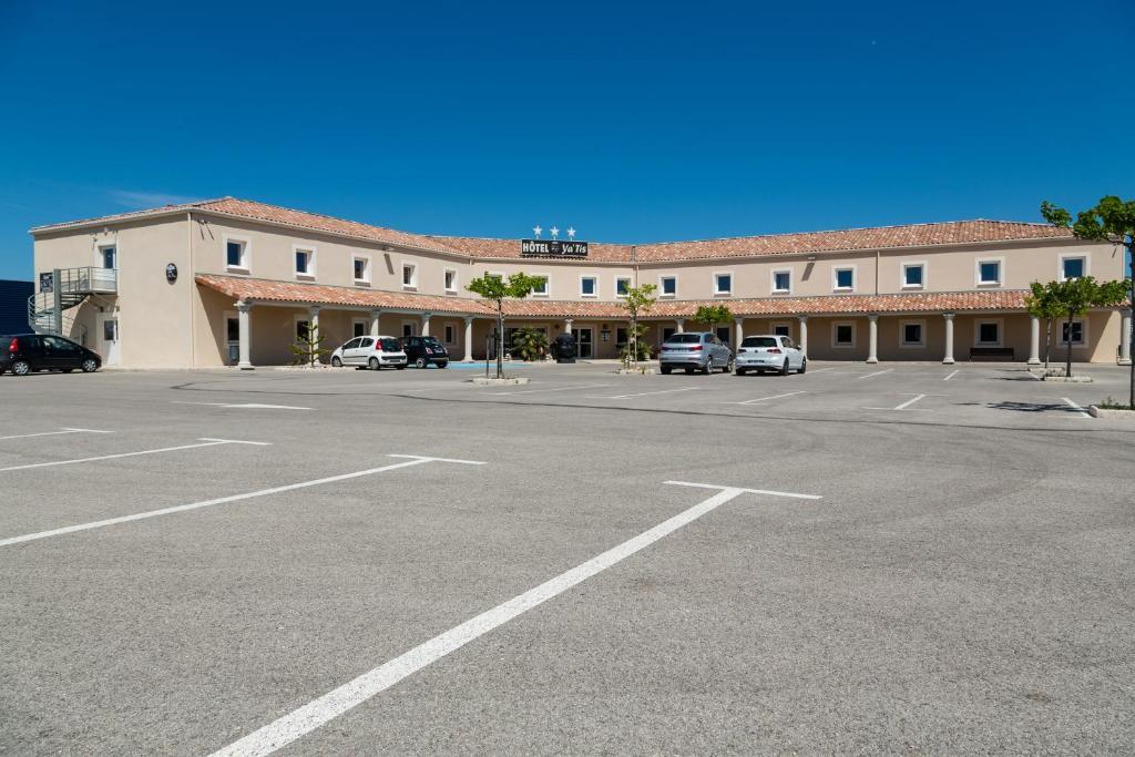Hotel Le Ya'Tis Saint-Laurent-des-Arbres Zewnętrze zdjęcie