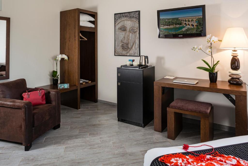 Hotel Le Ya'Tis Saint-Laurent-des-Arbres Zewnętrze zdjęcie