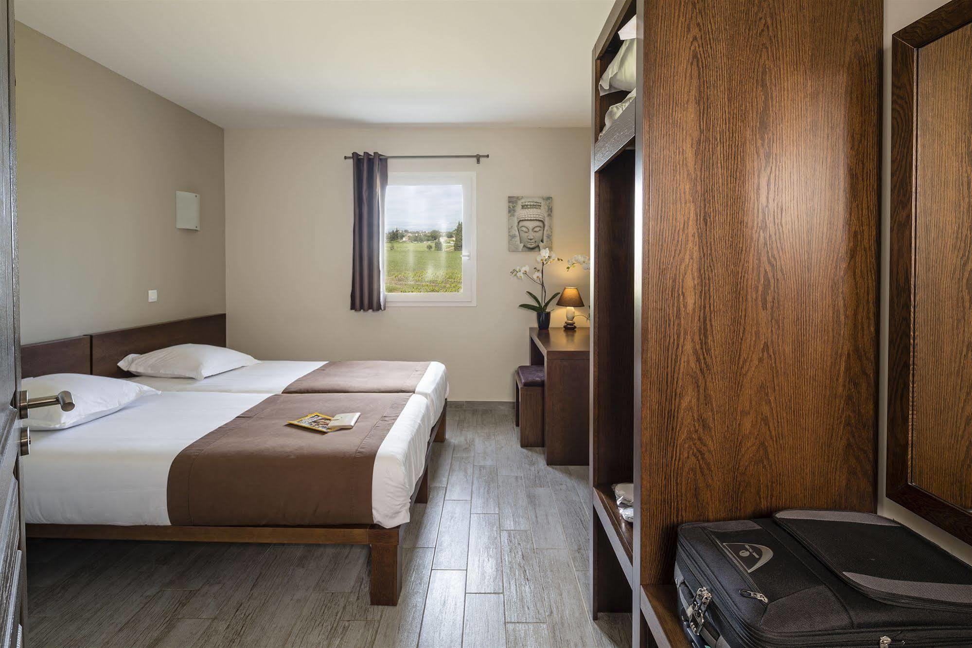 Hotel Le Ya'Tis Saint-Laurent-des-Arbres Zewnętrze zdjęcie