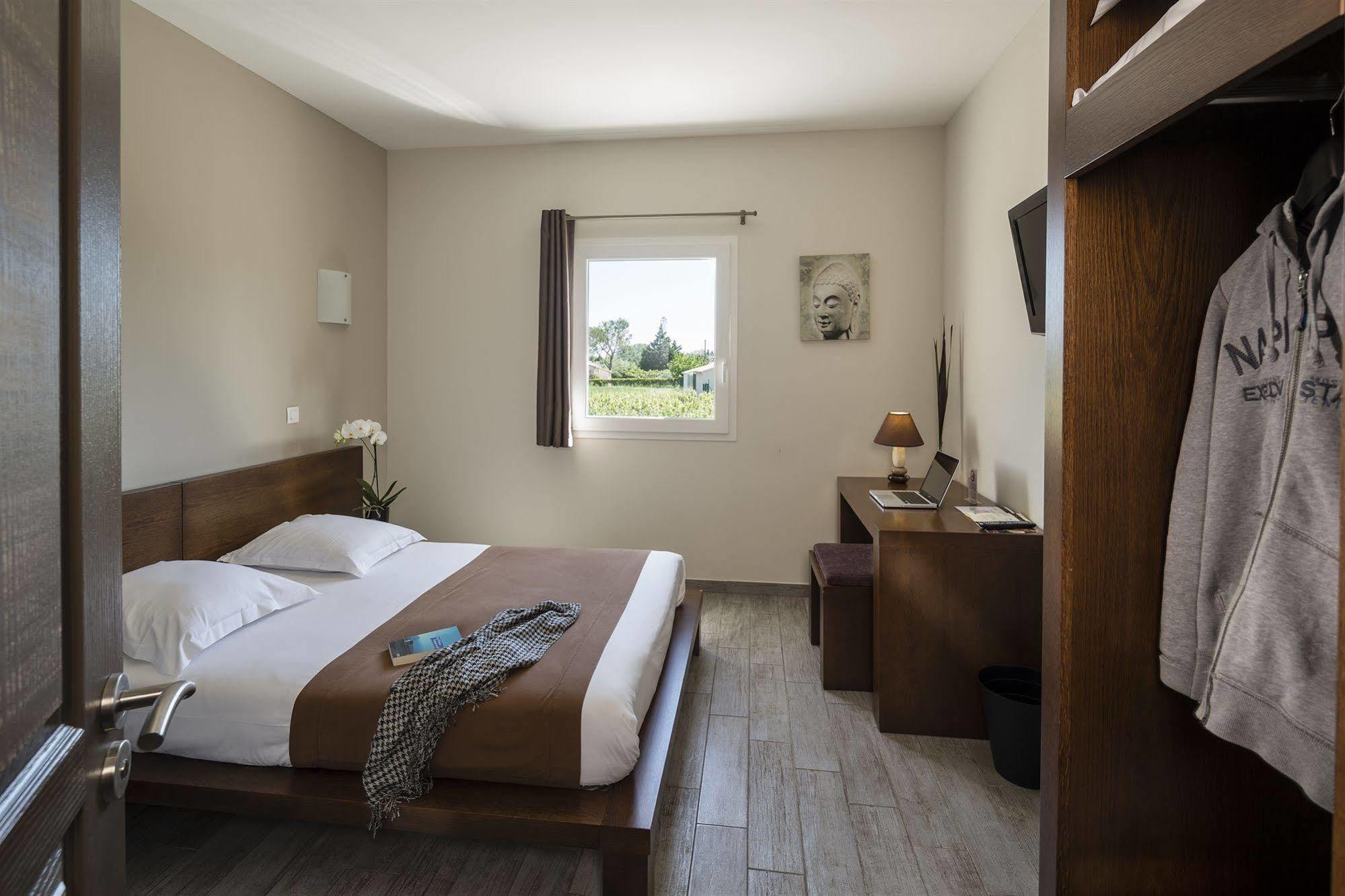 Hotel Le Ya'Tis Saint-Laurent-des-Arbres Zewnętrze zdjęcie